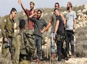 Four Palestinians injured during colonists’ attack east of Bethlehem