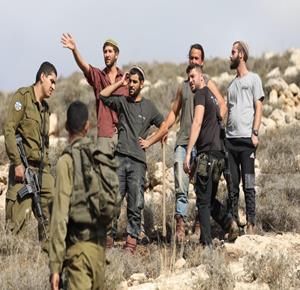 Four Palestinians injured during colonists’ attack east of Bethlehem