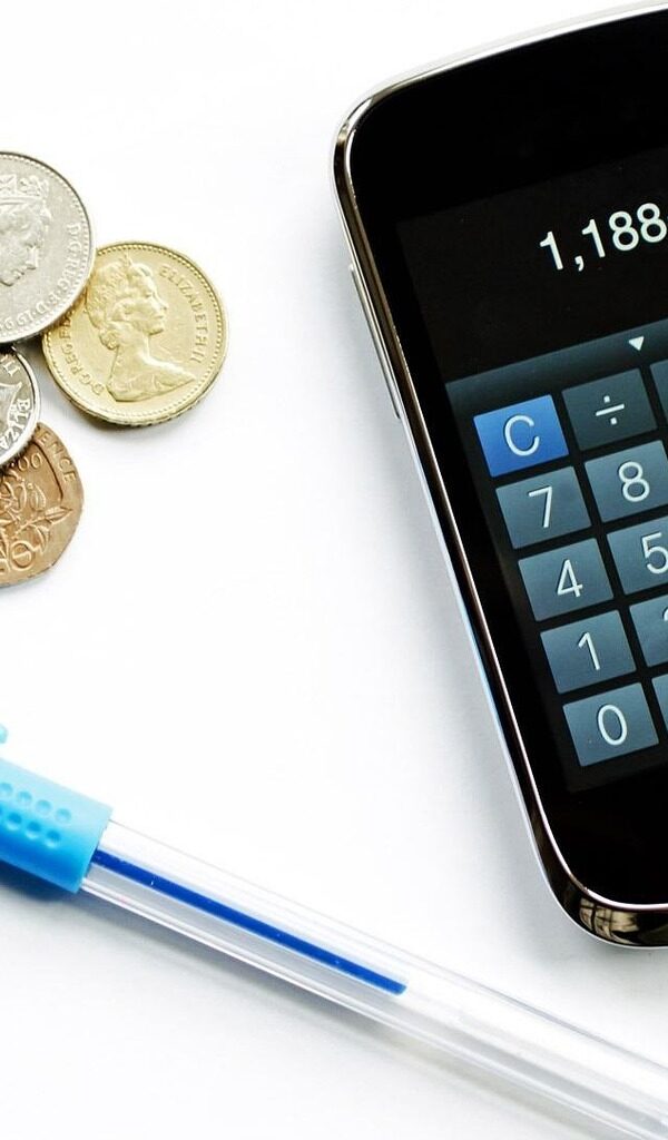 Erie Indemnity Co. stock hits 52-week low amid earnings miss, drawing DACH investor attention to US