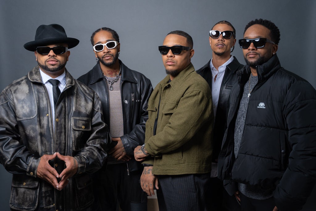 Bow Wow, center, poses for a portrait with Raz-B, from left, Omarion, Lil Fizz, and J-Boog of B2K