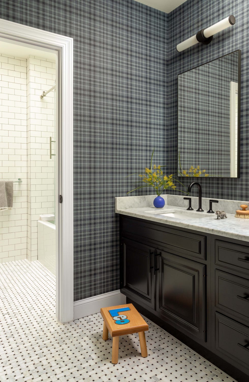 Modern bathroom with elegant decor and functional elements.