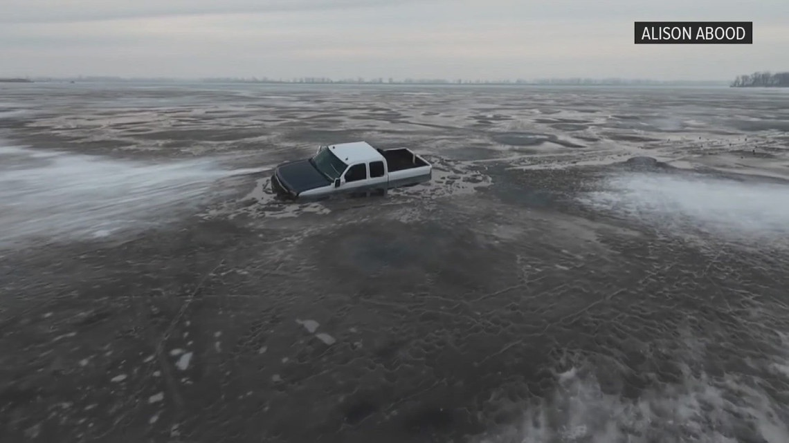 Pickup truck stranded on Lake Erie ice rescued from water
