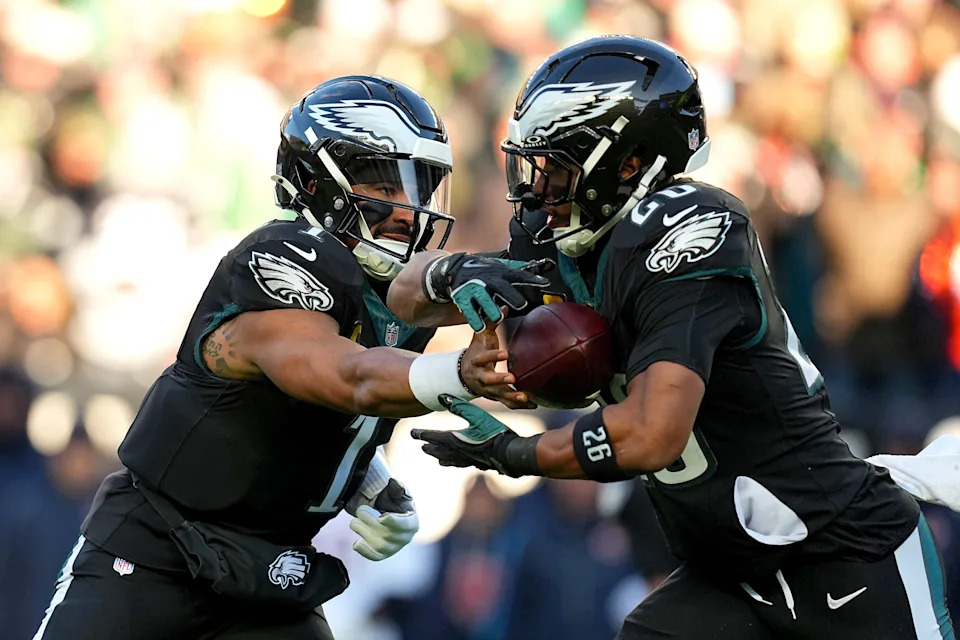 PHILADELPHIA, PENNSYLVANIA - NOVEMBER 28: Jalen Hurts #1 of the Philadelphia Eagles hands the ball to Saquon Barkley #26 of the Philadelphia Eagles during the first quarter in the game at Lincoln Financial Field on November 28, 2025 in Philadelphia, Pennsylvania. (Photo by Mitchell Leff/Getty Images)