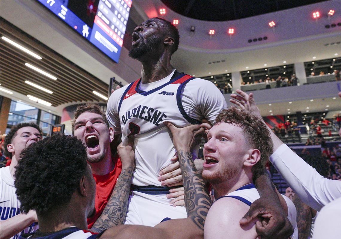 David Dixon’s last-second layup caps historic 30-point comeback, powers Duquesne past Richmond