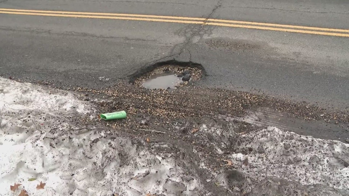 Pennsylvania drivers brace for pothole season as temperatures fluctuate