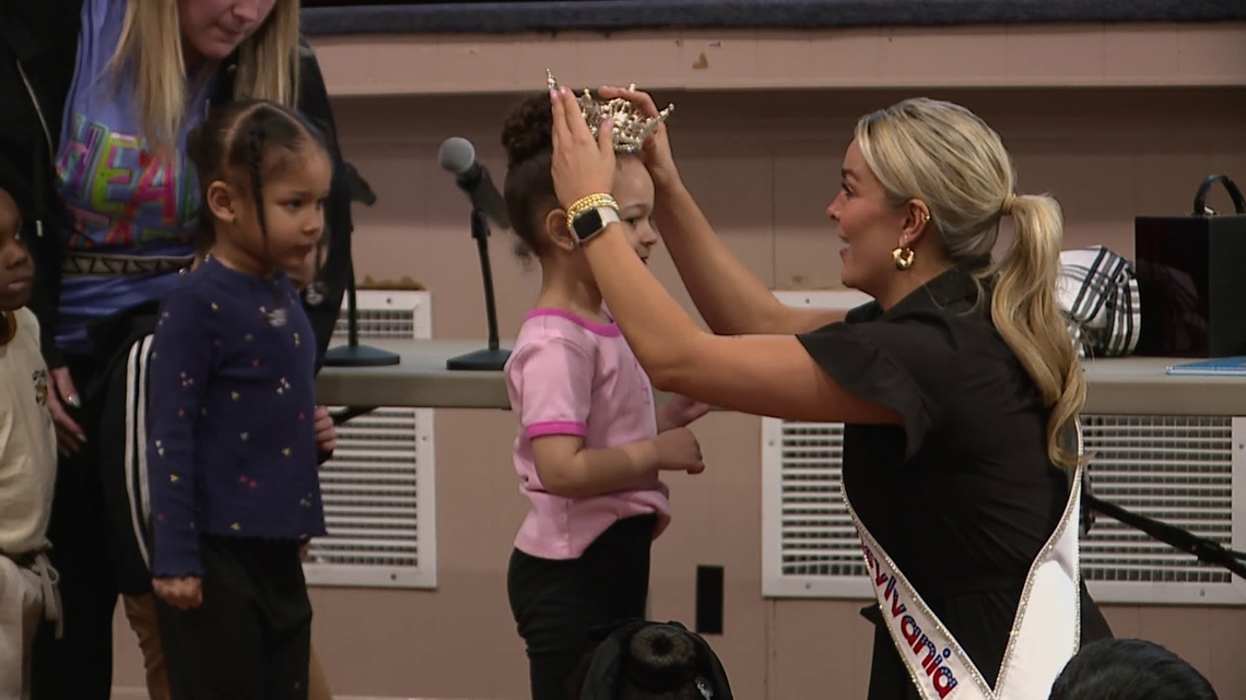 Miss Pennsylvania visits Scranton students
