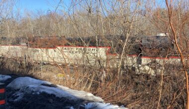 Crews contain fuel leak after train derailment in Scranton