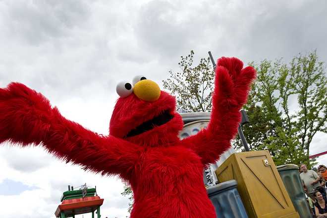 LANGHORNE, PA - AUGUST 4: Crowd favorite, Elmo, greets vistors along the parade route at Sesame Place Thursday, Aug.4, 2011 in Langhorne, PA. Photo by Katherine Frey/The Washington Post via Getty Images)
