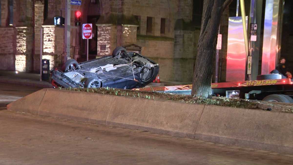 Vehicle rollover crash along Grant Street in Pittsburgh