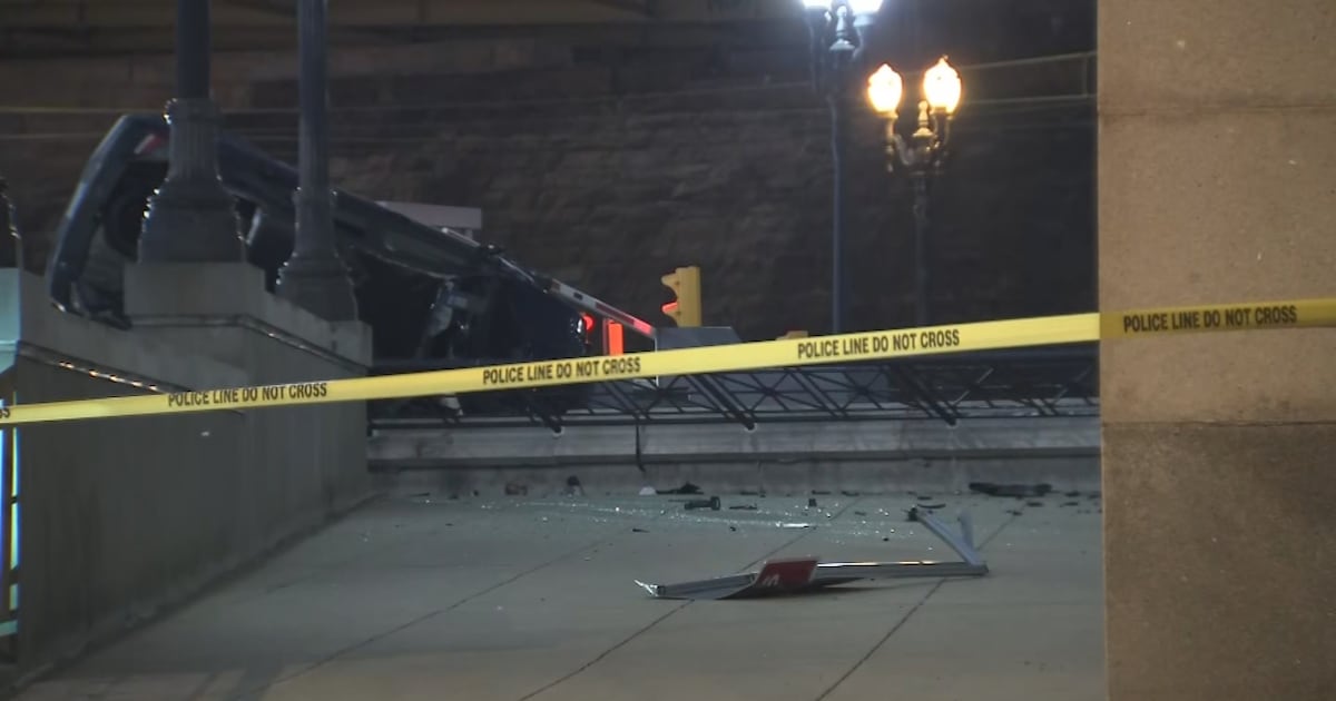 At least 6 people hurt in rollover crash on East Busway in Downtown Pittsburgh – WPXI