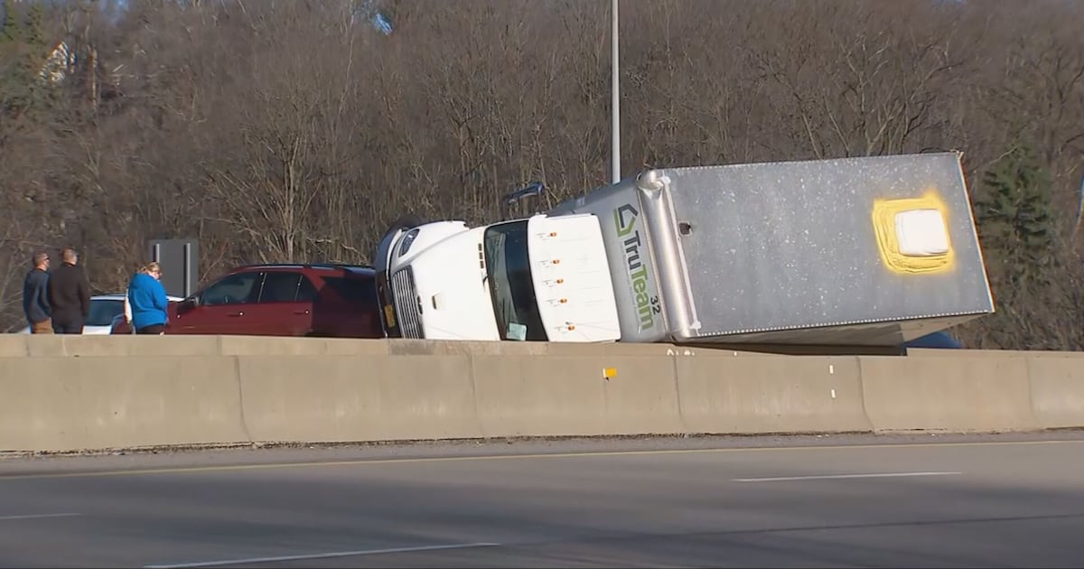 Overturned truck on inbound I-279 in Pittsburgh causing major backups; HOV lanes to close early – WPXI