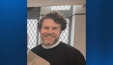 Reverend accused of stealing $1,000 worth of baseball cards from local Walmart