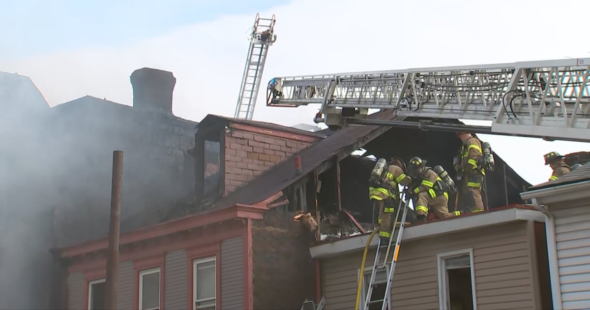 Crews respond to massive fire in Pittsburgh neighborhood – WPXI