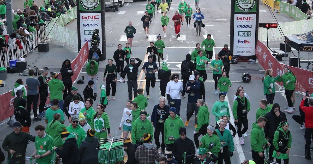 Runners suit up in green for dash along Pittsburgh St. Patrick’s Day Parade route – WPXI
