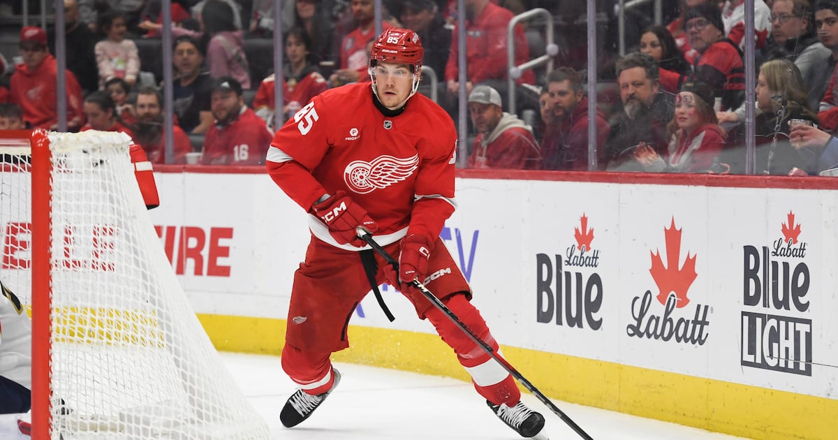 Pittsburgh Penguins trade for big winger from Detroit
