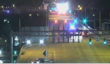 Woman dies in multi-vehicle Liberty Bridge crash – WPXI