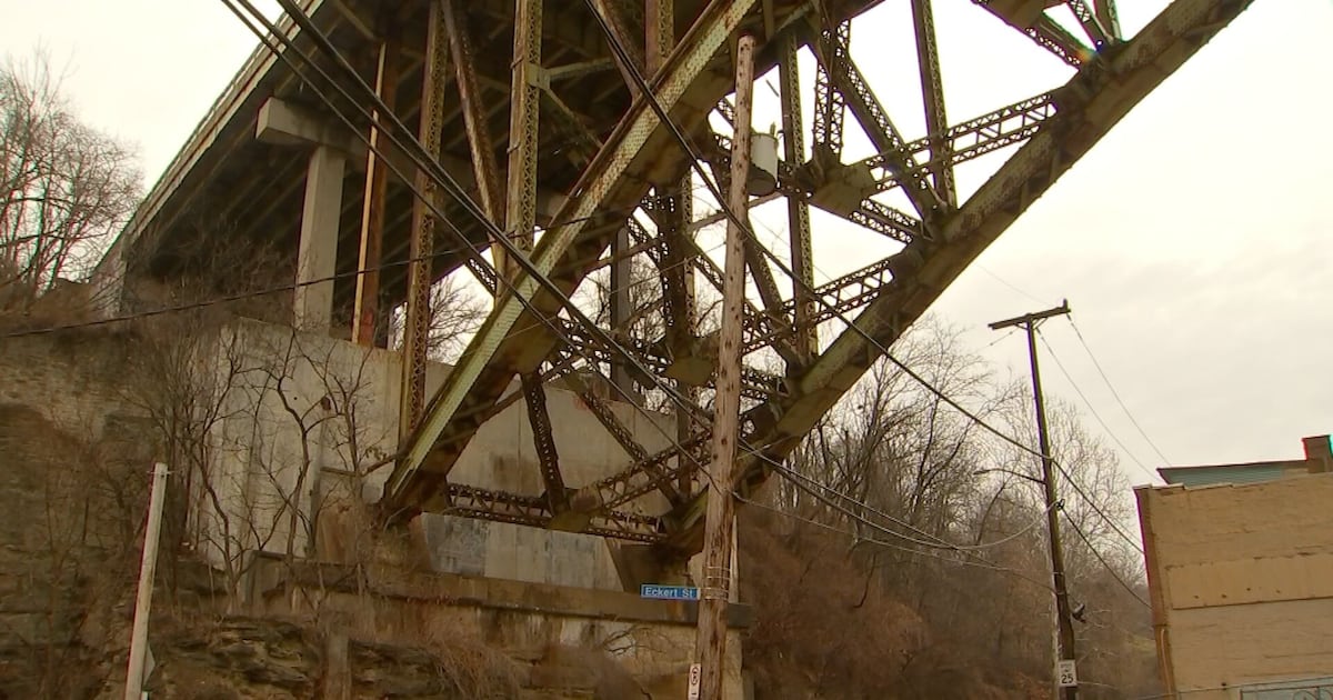 Part of deteriorating bridge blocked off to cars, pedestrians