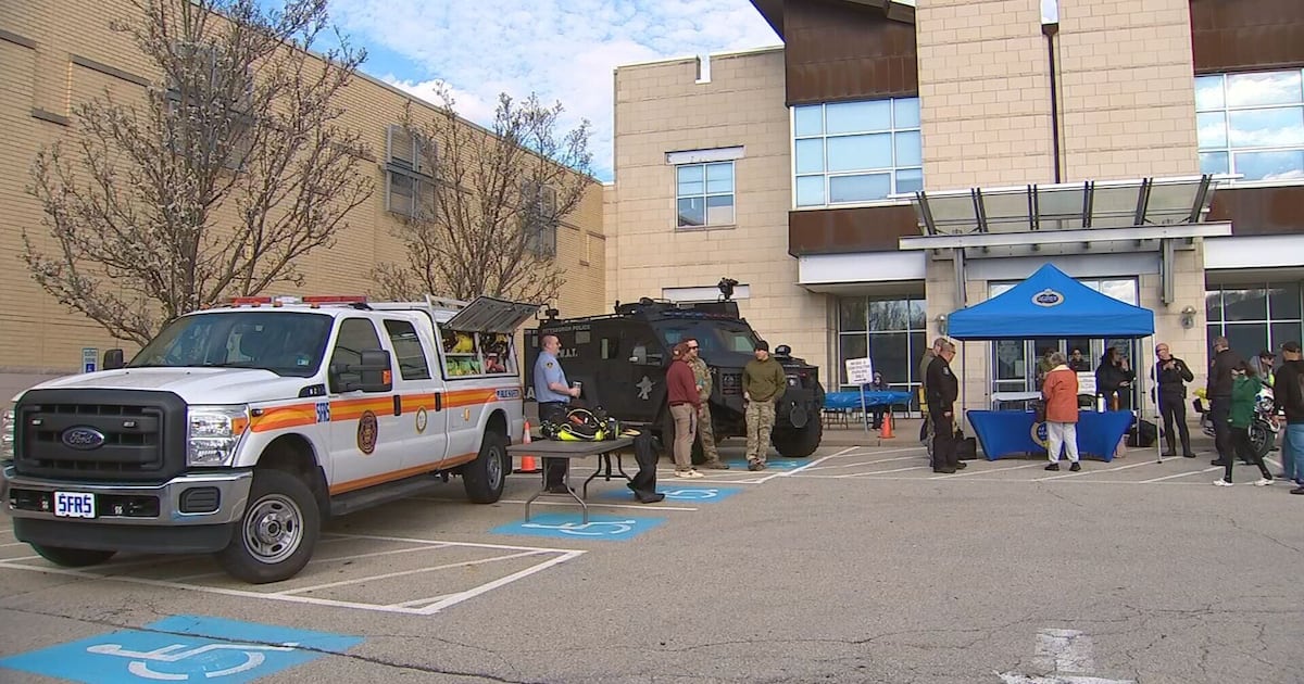 Pittsburgh Police hold event to connect with public, show off some resources