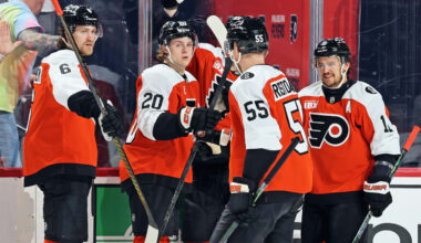 Flyers get early goals to power win against Blackhawks