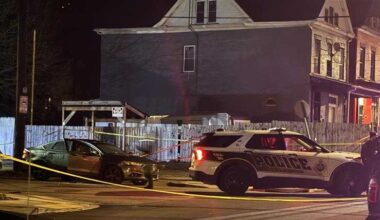 2 people sent to hospital following incident in Homewood