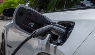 Jeep wagoneer s ladestation charging station typ type usa min