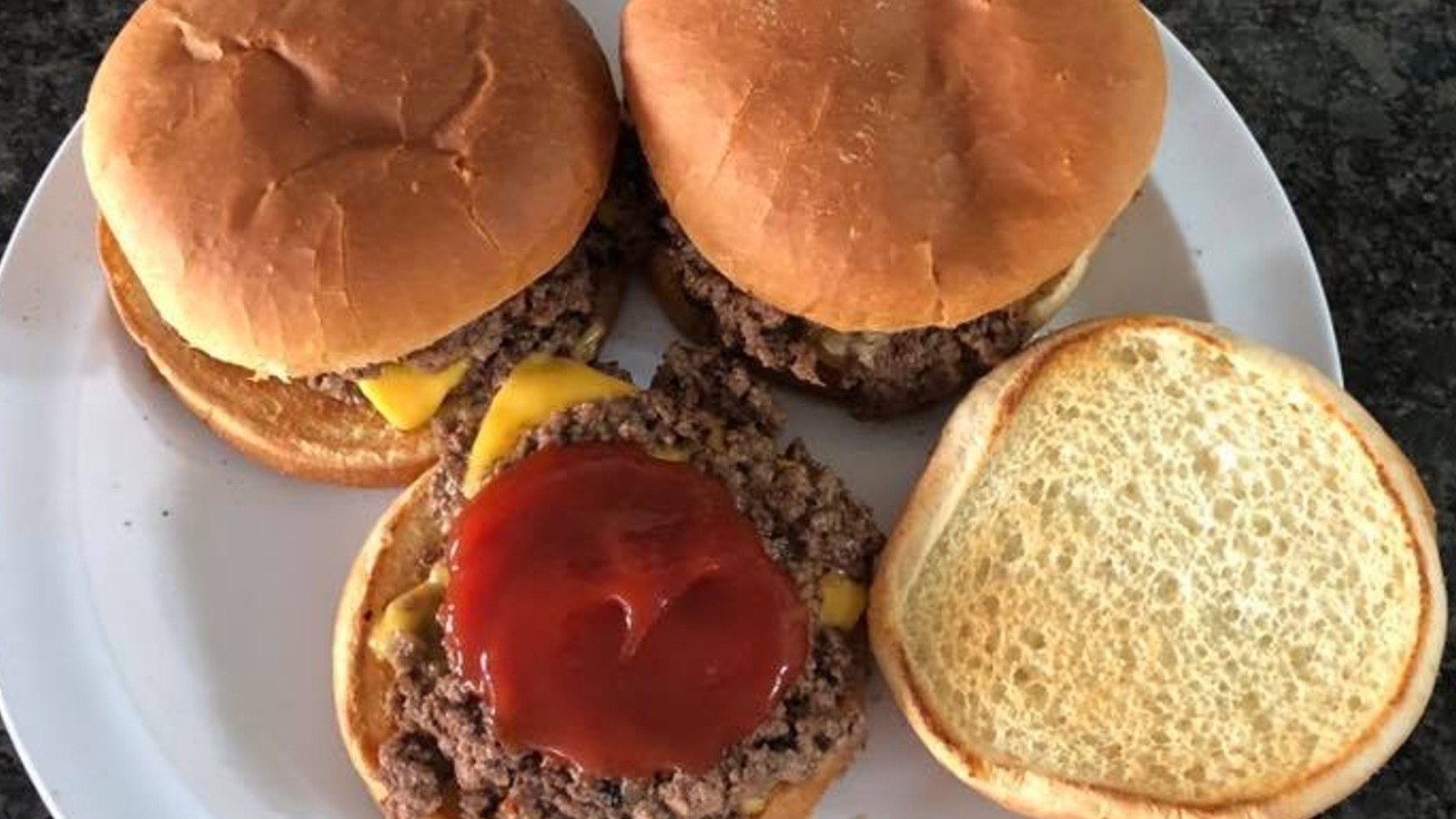 Where To Find One Of The Best Burgers In Pennsylvania, According To Reviews