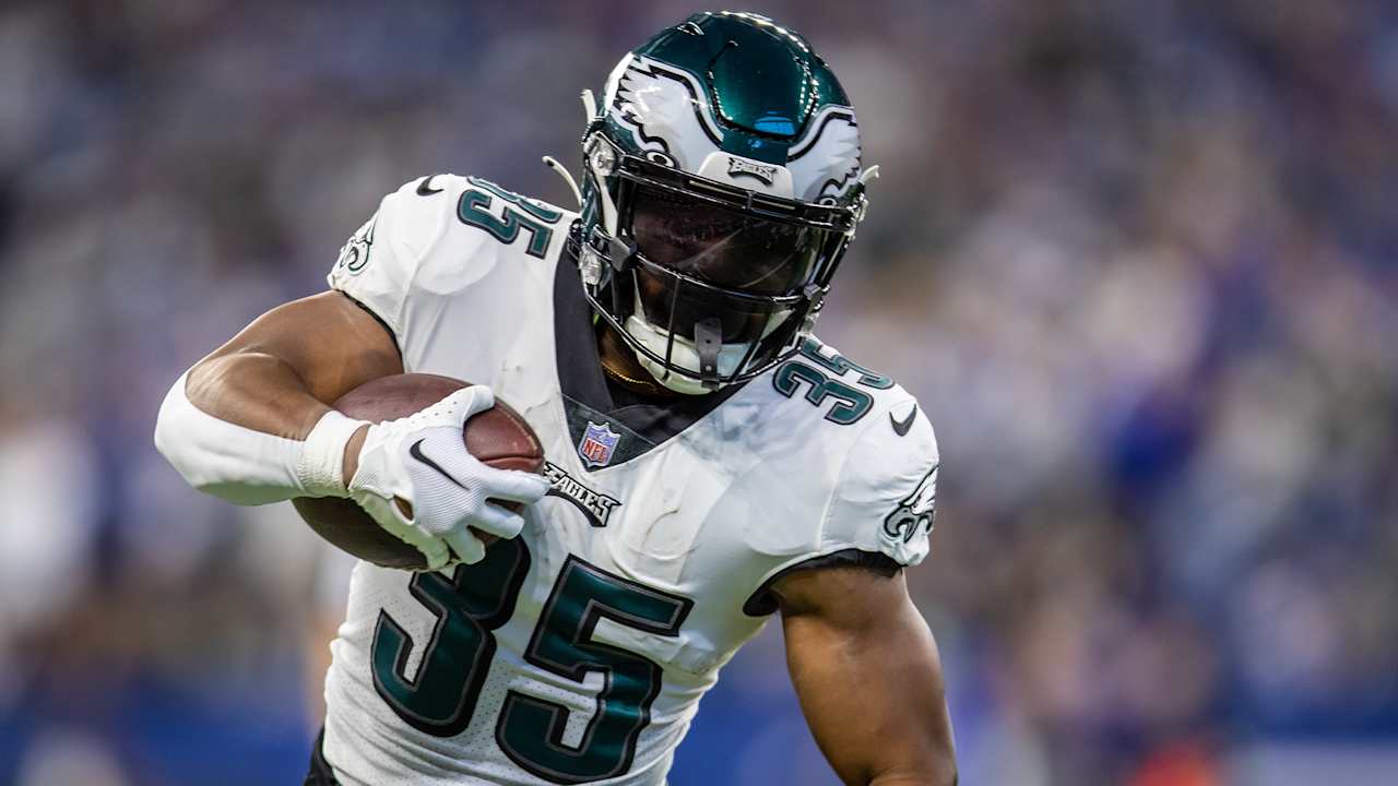 Boston Scott announces his retirement