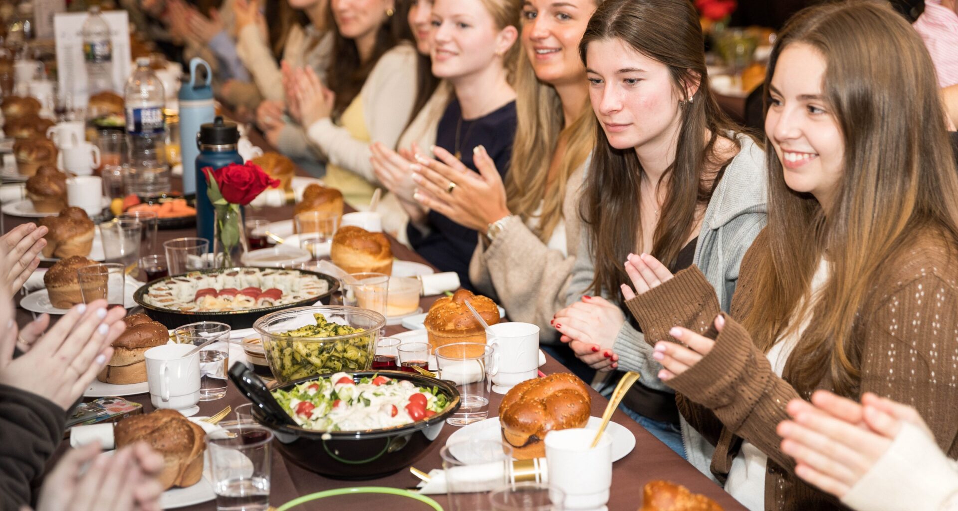 Over 500 students gather at Mega Shabbat