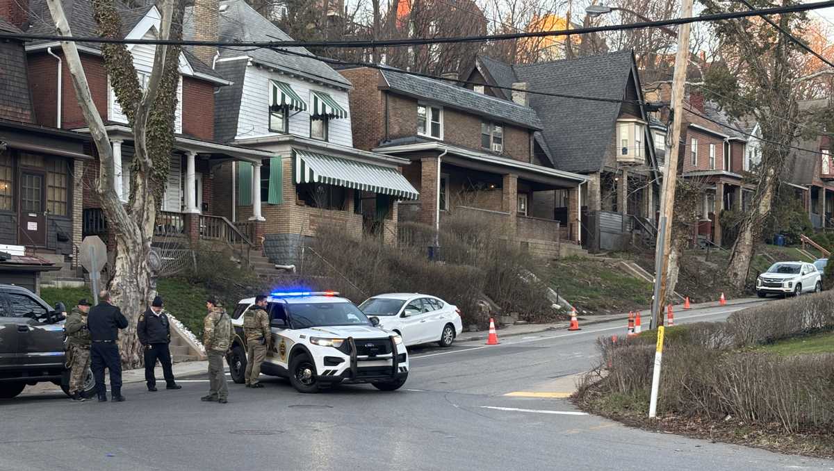 SWAT called for barricaded male in Knoxville