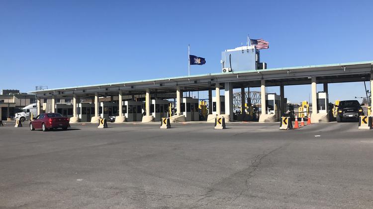 RCMP at Fort Erie Peace Bridge arrest 3 Canadians, seizing forged passports