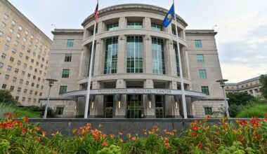 PA court upends life-without-parole mandate for 2nd-degree murder