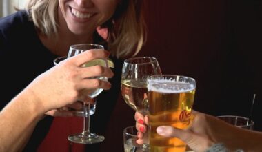 Shapiro signs bill allowing Philadelphia bars to stay open later during America 250, FIFA World cup events