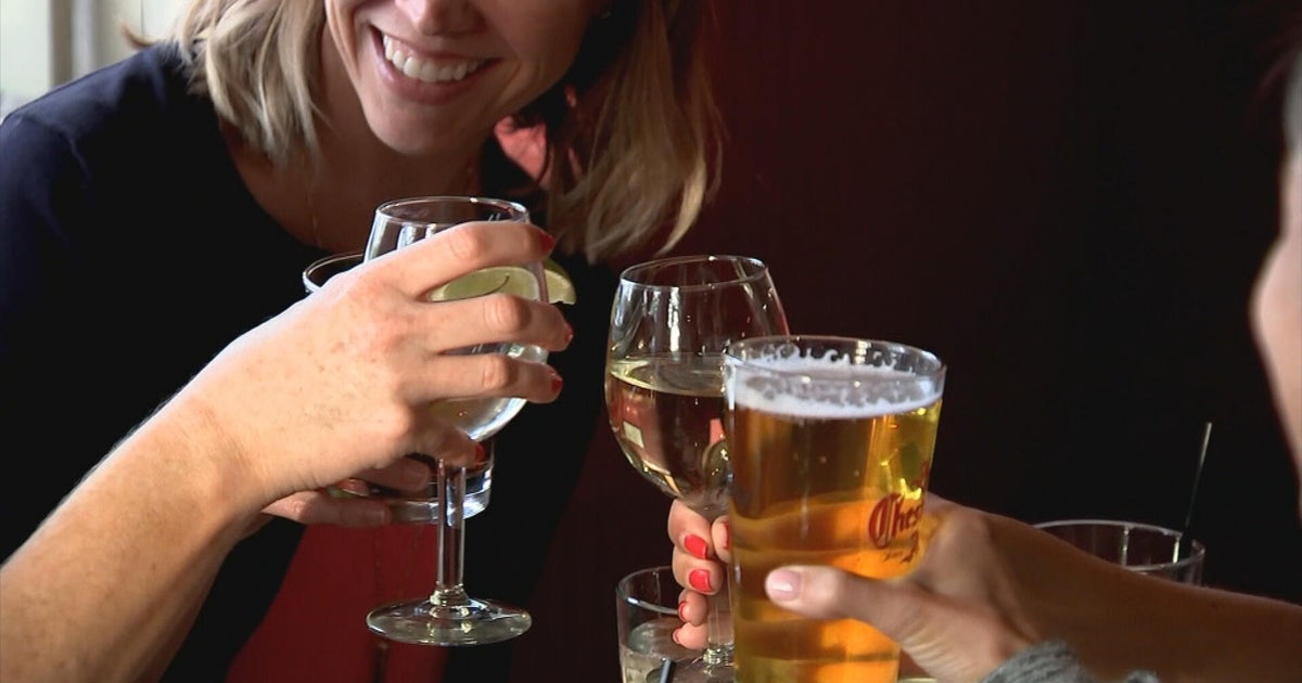 Shapiro signs bill allowing Philadelphia bars to stay open later during America 250, FIFA World cup events