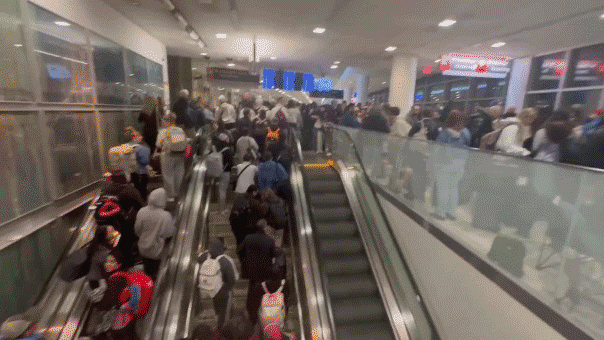 Philadelphia airport flight passengers face huge lines after checkpoint closures