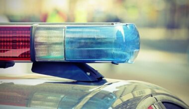 Pittsburgh Police Break Up Large Crowd Blocking Traffic In Oakland Area