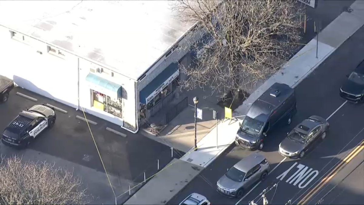 Store clerk hit in the head during smoke shop robbery – NBC10 Philadelphia