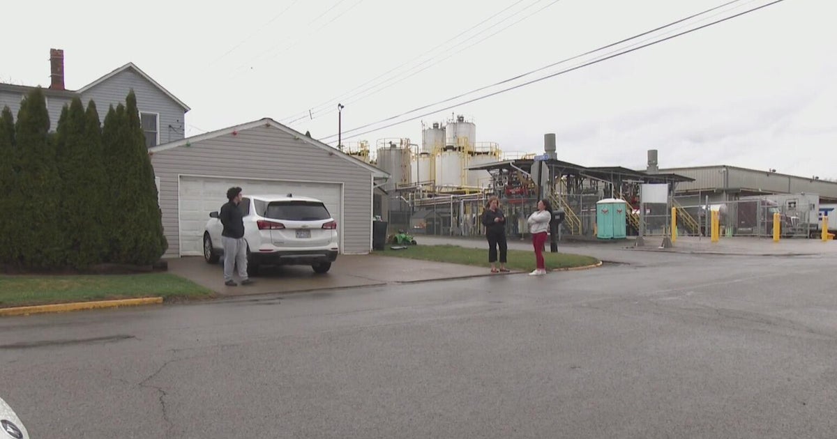 Rochester Township residents frustrated with smell from Sherwin-Williams plant: "Stop poisoning us"