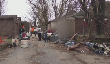 Crews collect litter in effort to clean up Pittsburgh before NFL draft
