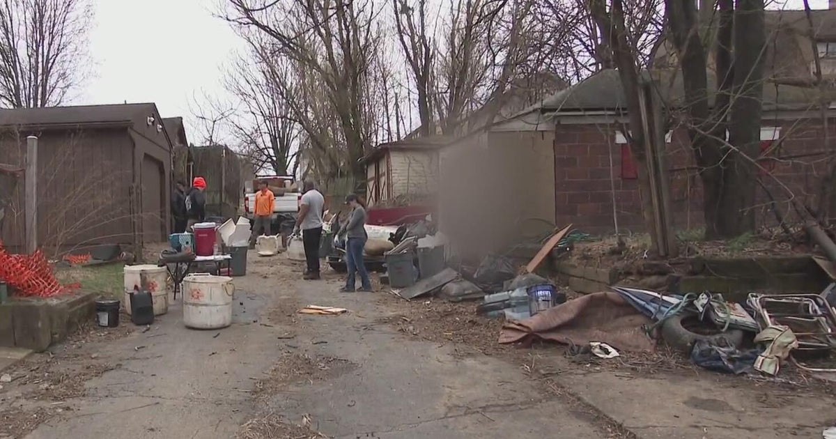 Crews collect litter in effort to clean up Pittsburgh before NFL draft