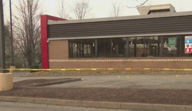 Shootout at Pittsburgh-area shopping center leaves 1 injured