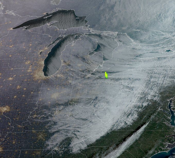 Satellite map of Great Lakes region with yellow anomaly over Ohio.