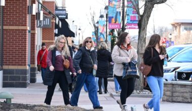 Norman's Hallmark opens new store at Promenade Saucon Valley, to kick off grand opening sale