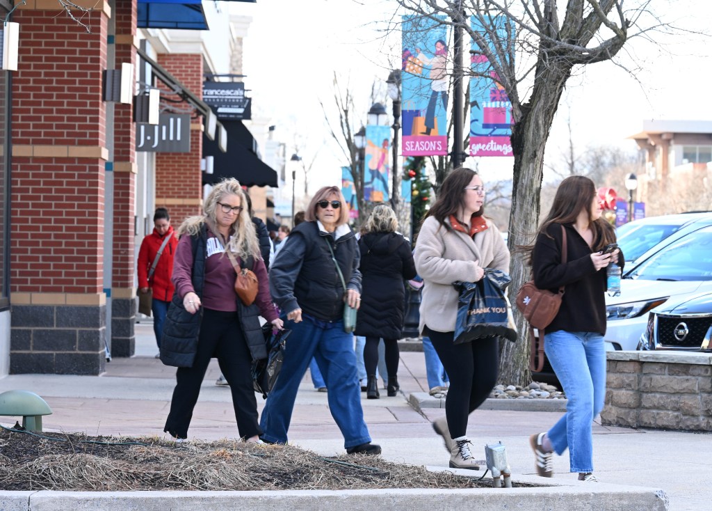 Norman's Hallmark opens new store at Promenade Saucon Valley, to kick off grand opening sale