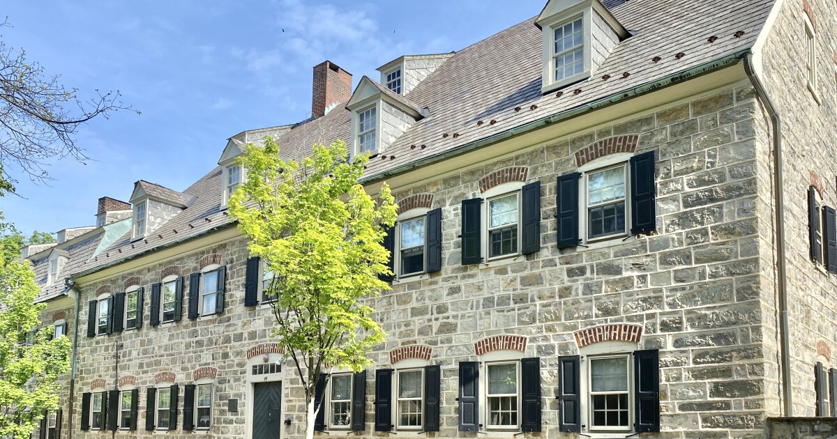 Single Sisters' House | Landmarks with Leon