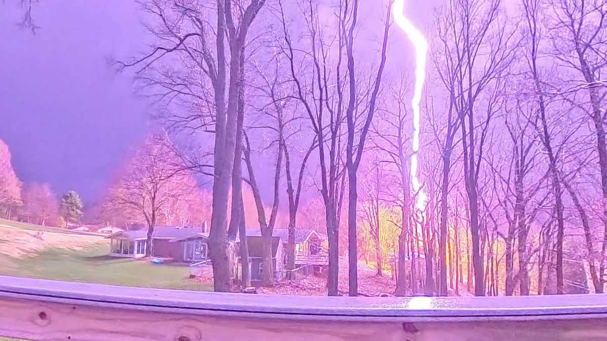 Impressive lightning strike captured outside Pennsylvania home
