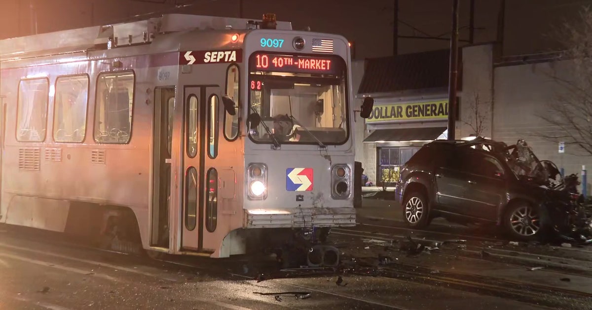 Driver ejected in deadly head-on crash with SEPTA trolley overnight: police