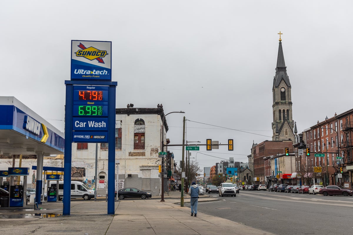 Gas prices in Philadelphia rise above $4 a gallon