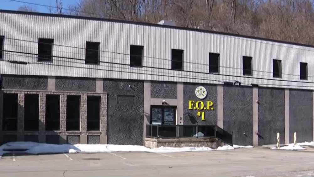 Banksville residents rally against plan to house federal inmates in neighborhood