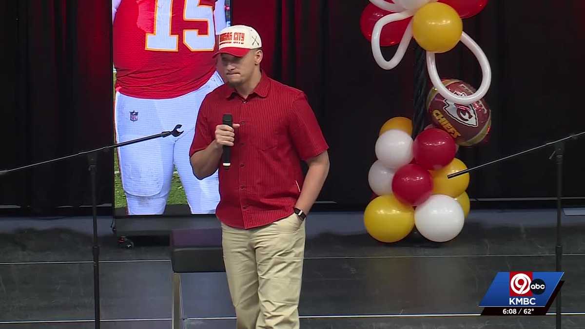 Patrick Mahomes inspires KC students at Lead to Read rally