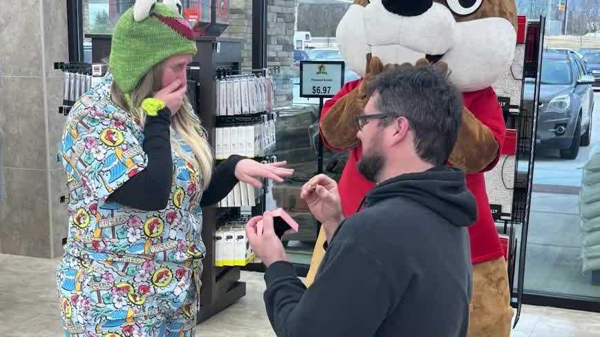 Pennsylvania couple gets engaged at Ohio Buc-ee’s grand opening